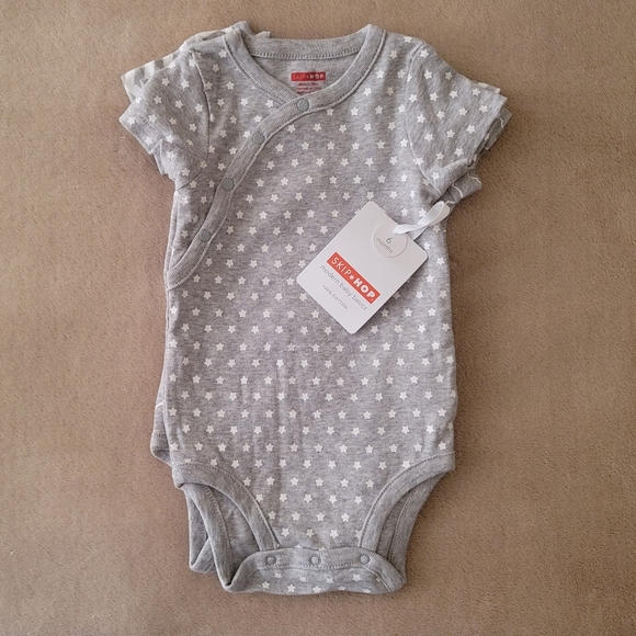Skip Hop Modern Baby Basics Grey 3 Pack Bodysuit  Size 6 Months (Unisex) *NWT - Picture 1 of 8